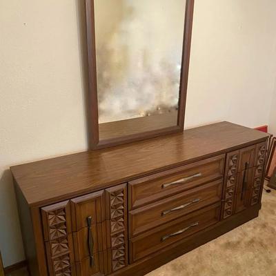 Chiseled Dresser With Mirror 