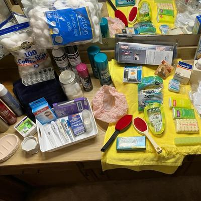 Assorted Bathroom Items