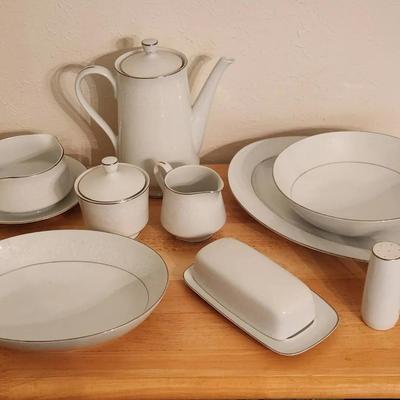 Lovelace Servingware