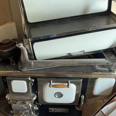 Heartland Antique Oven & Assortment Of Cast Iron