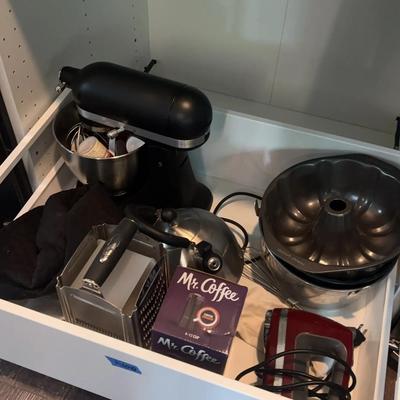 Kitchen Aid Artisan Mini, Mr Coffee Coffee Grinder, Kitchen Aid Professional Mixer & Assorted