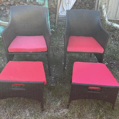 2 Outdoor Chairs With Foot Rests 