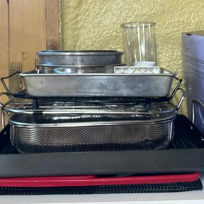 Lot Kitchen Goods Broiling Pans Cake Pans 