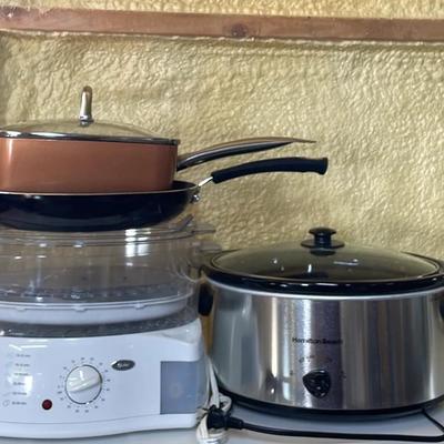 Lot of Kitchen Goods Copper Chef Pan Hamilton Slow Cooker Etc 