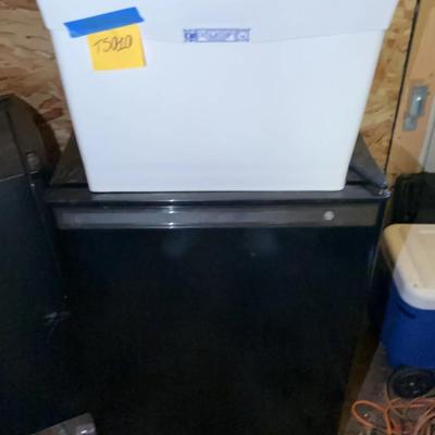 General Electric Mini Fridge & Utilitub Sink With Legs