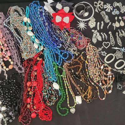Costume Jewelry Collection – Necklaces, Earrings, Brooches, Bracelets & More 