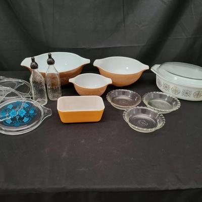 Vintage Pyrex Mixing Bowls, Casserole Dish & Bottles | Kitchenware Collection