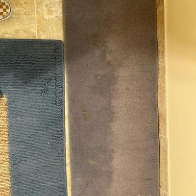 Blue And Gry Floor Covering With A Grey Runner