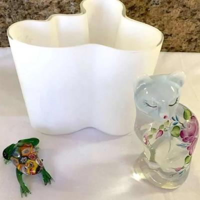 Alvar Alto White Vase, Vintage Fenton Opalescent Hand -painted Cat & Hand Blown Frog