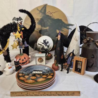 Halloween Decorations & Collectibles
