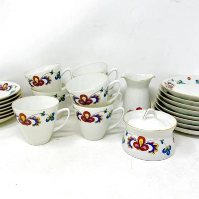 (28) Vintage Norwegian Porsgrund “Farmers Rose” Dishware