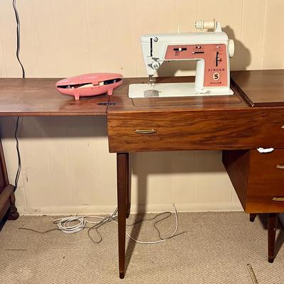 MCM Singer Touch & Sew Sewing Machine in Cabinet