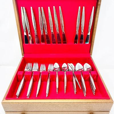 MCM Onieda Flatware with Storage Chest