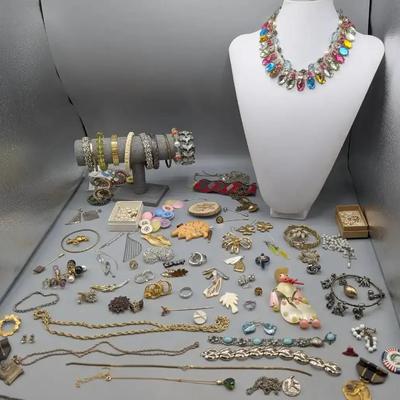 Luxurious Romp Of Costume Jewelry 