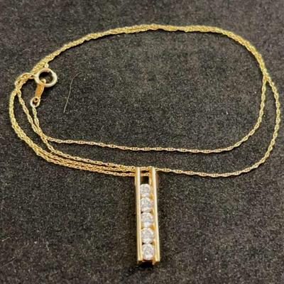 HST210- Beautiful 14k Gold Chain With Pendant 