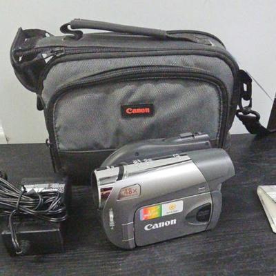 HST211-CANON DC-330 DVD Camcorder, Accessories and Bag
