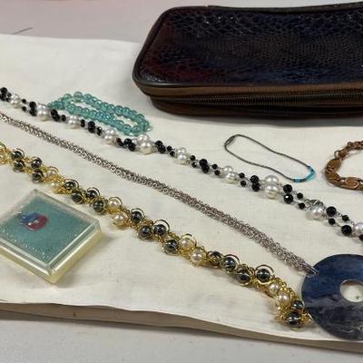 HST279 - Fashion Jewelry With Faux Alligator Pouch