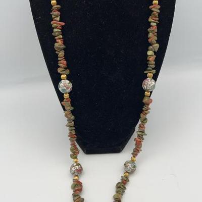HST220 - Beautiful Beaded Necklace