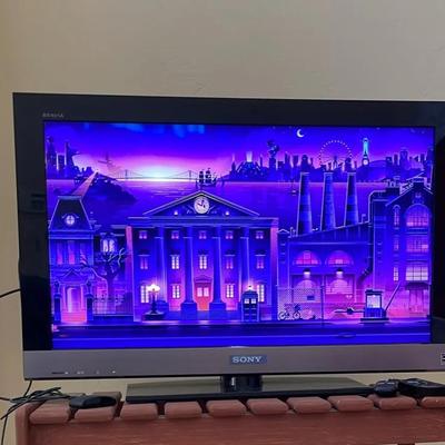 32" Sony TV And Roku 