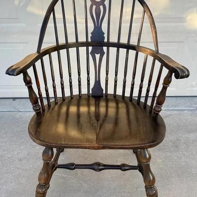 Windsor Bowback Chair With Unique Design