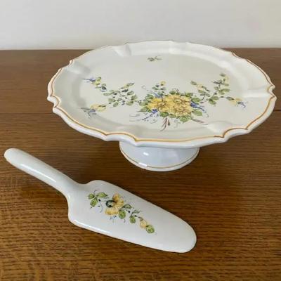 Cake Dish w/Serving Spatula-Ceramic made in Italy 