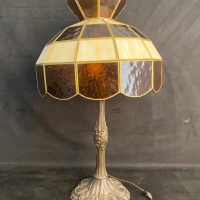 Tiffany-style stained glass table lamp, featuring a tortoiseshell coloring in mottled light and dark