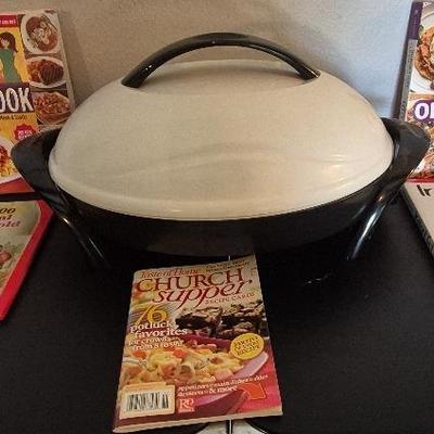Presto Electric Skillet With White Lid & Cookbooks 