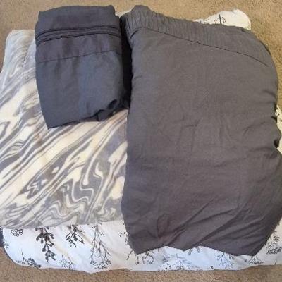 Queen - King Size Reversible Comforter, Sheets  & Blanket 