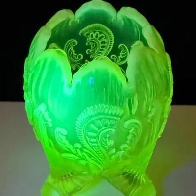 Beautiful Antique Northwood Dugan Vaseline Opalescent Inverted Fan and Feather footed Rose Bowl Vase