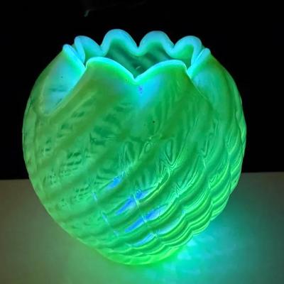 Vtg Fenton Opalescent White Spiral Optic Rose Bowl