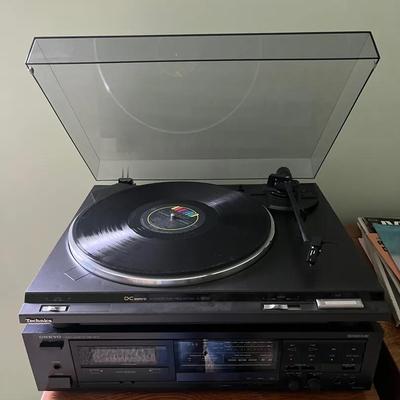 Vintage Technics SL-BD20D Automatic Turntable & Onkyo TA-R240 Stereo Cassette Tape Deck. 