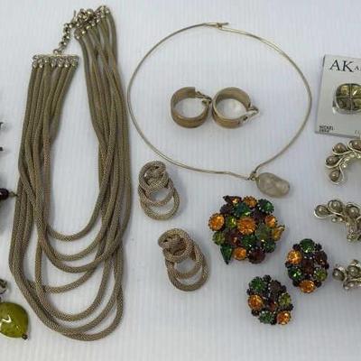 Sale Photo Thumbnail #309