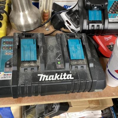 Sale Photo Thumbnail #72: Makita dc18rd rapid optimum double battery charger