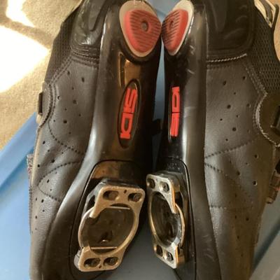 Sale Photo Thumbnail #137: Sidi bike shoes with genius speedsby cleats bottom view