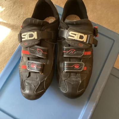 Sale Photo Thumbnail #138: Sidi bike shoes with genius speedsby cleats