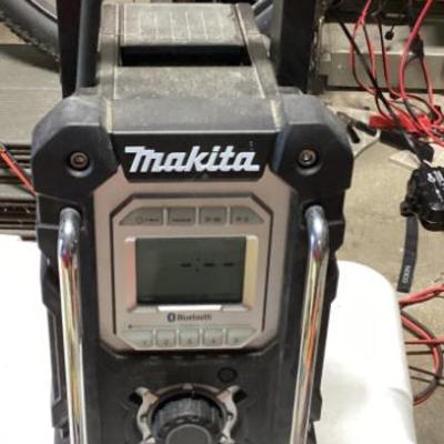 Sale Photo Thumbnail #39: Makita bluetooth job site radio