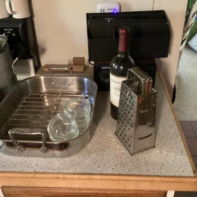 Sale Photo Thumbnail #193: Cuisinart roasting pan