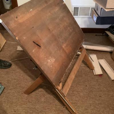 Sale Photo Thumbnail #169: Art easel