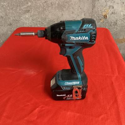 Sale Photo Thumbnail #73: Makita lxd08 impact driver