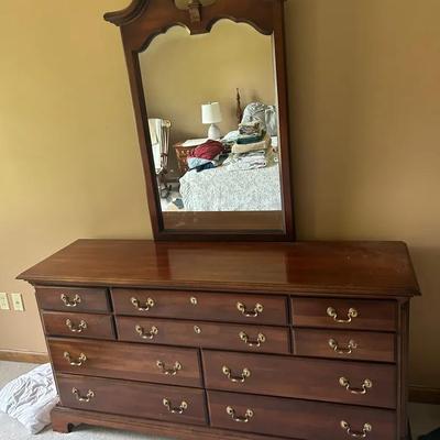 Dresser With Mirror