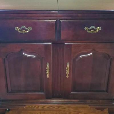 Thomasville Expanding Buffet Cabinet 