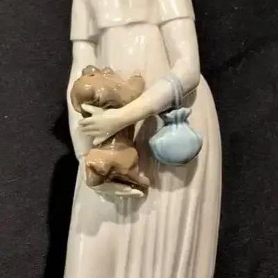 Lladro Porcelain Figurine – Young Lady with Dog, Daisa 1978