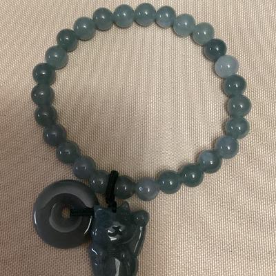 MFS068 Beaded Jade Bracelet With Lucky Neko Cat & Circular Charm New
