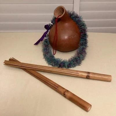 MFS095 Hula Instruments & Lei