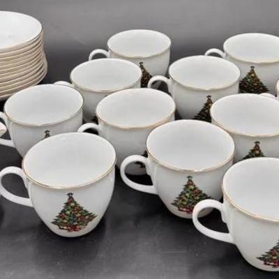 12 Holiday Mugs & 6 Plates, Cream And Sugar Jars – Festive Tree Design