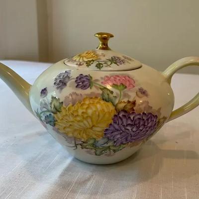 Pretty Floral Vintage Tea Pot (German)