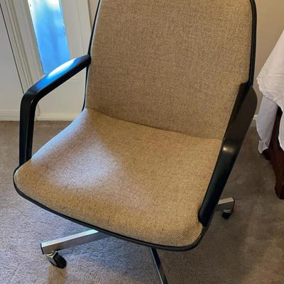 Upholstered Swivel Office Chair
