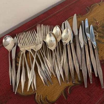Vintage 1970 Oneida Windrift Stainless Set