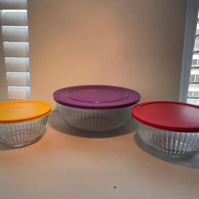 Pyrex Lidded Bowl Set