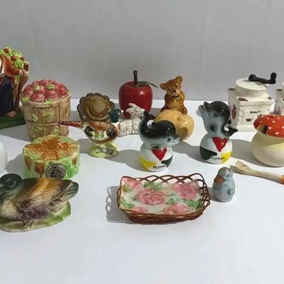 Collection Of Vintage Porcelain Ceramic salt and pepper shakers circa 50s, 60s, 70s, 80s+ L4